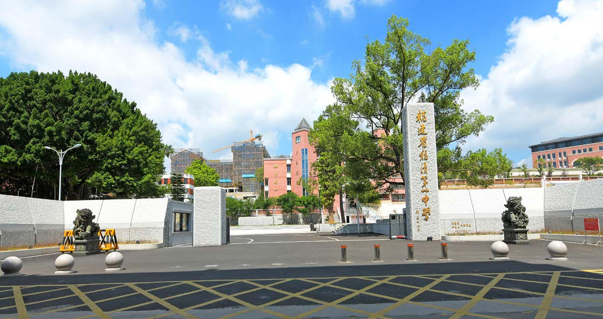 校门口.png